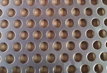 鋁闆沖孔網(wang)變黑如何處(chu)理