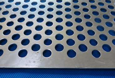不鏽(xiù)鋼沖孔網的加(jiā)工注意要點