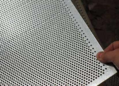 不鏽(xiù)鋼沖孔(kǒng)網在篩(shai)分中的(de)作用