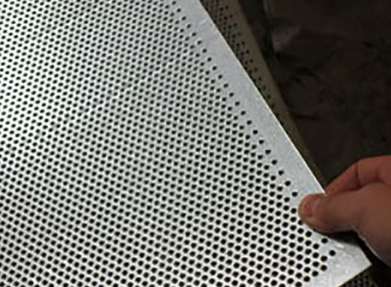 不(bu)鏽鋼沖(chòng)孔網的(de)安裝方(fang)式